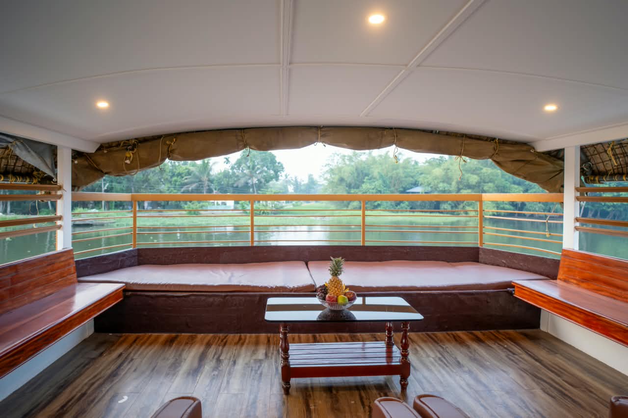 1 bedroom houseboat interior or facilities
